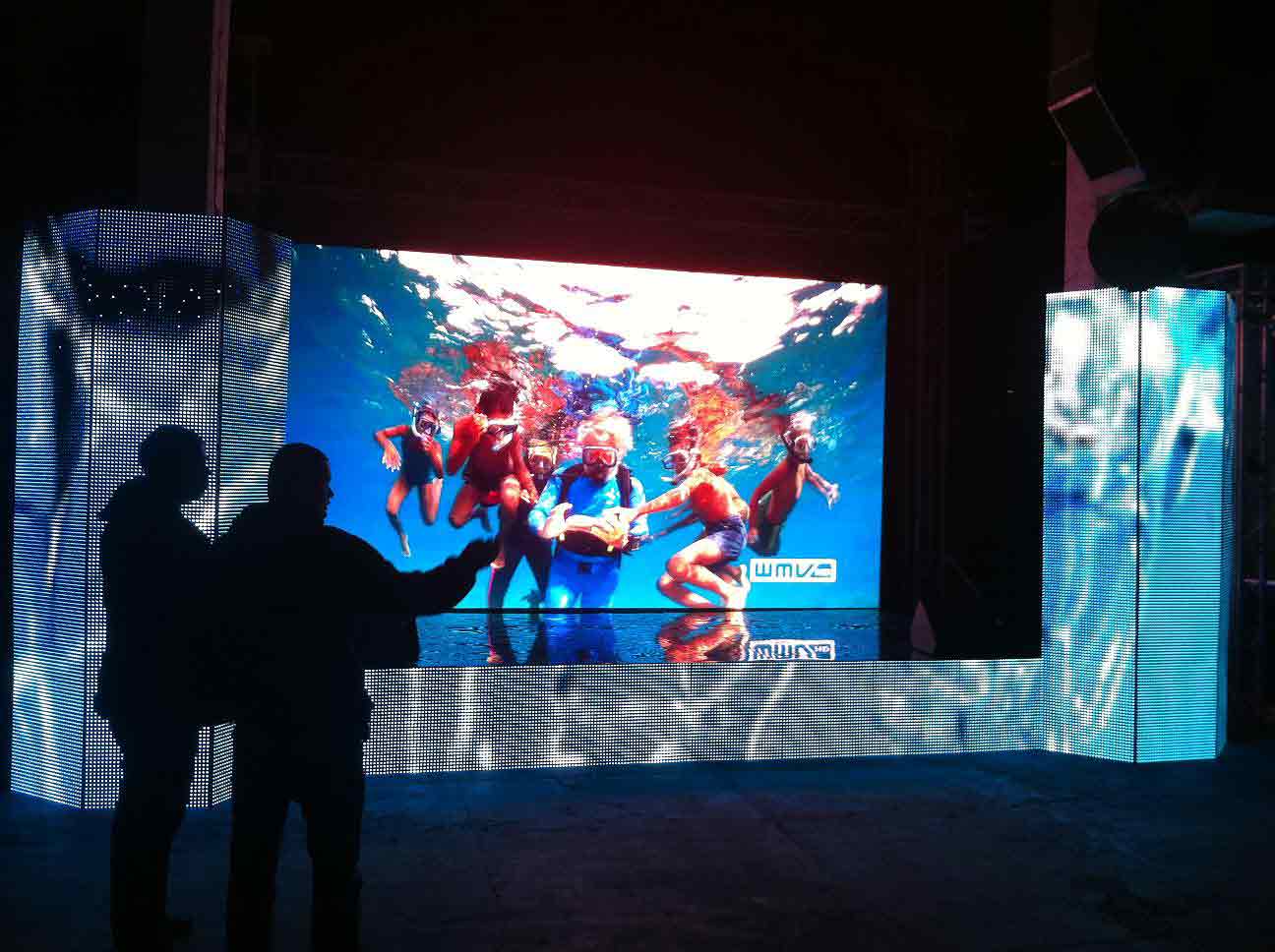 HONOURLED shows you what is the main difference between the brightness of  rental led display?